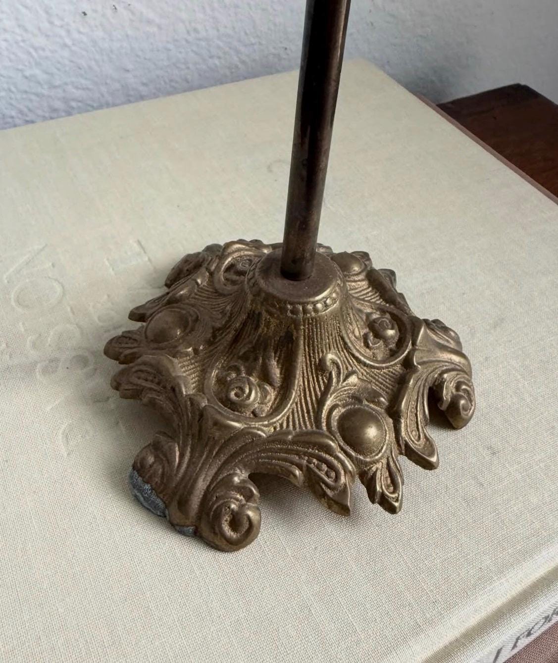 Vintage ornate brass clip stand // brass clip stand
