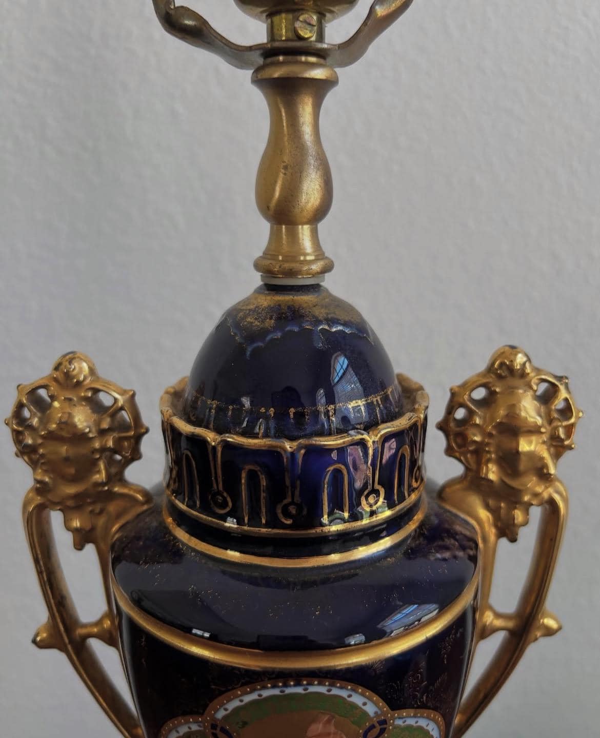 Royal Crown Vienna Porcelain Handpainted Portrait Lamp