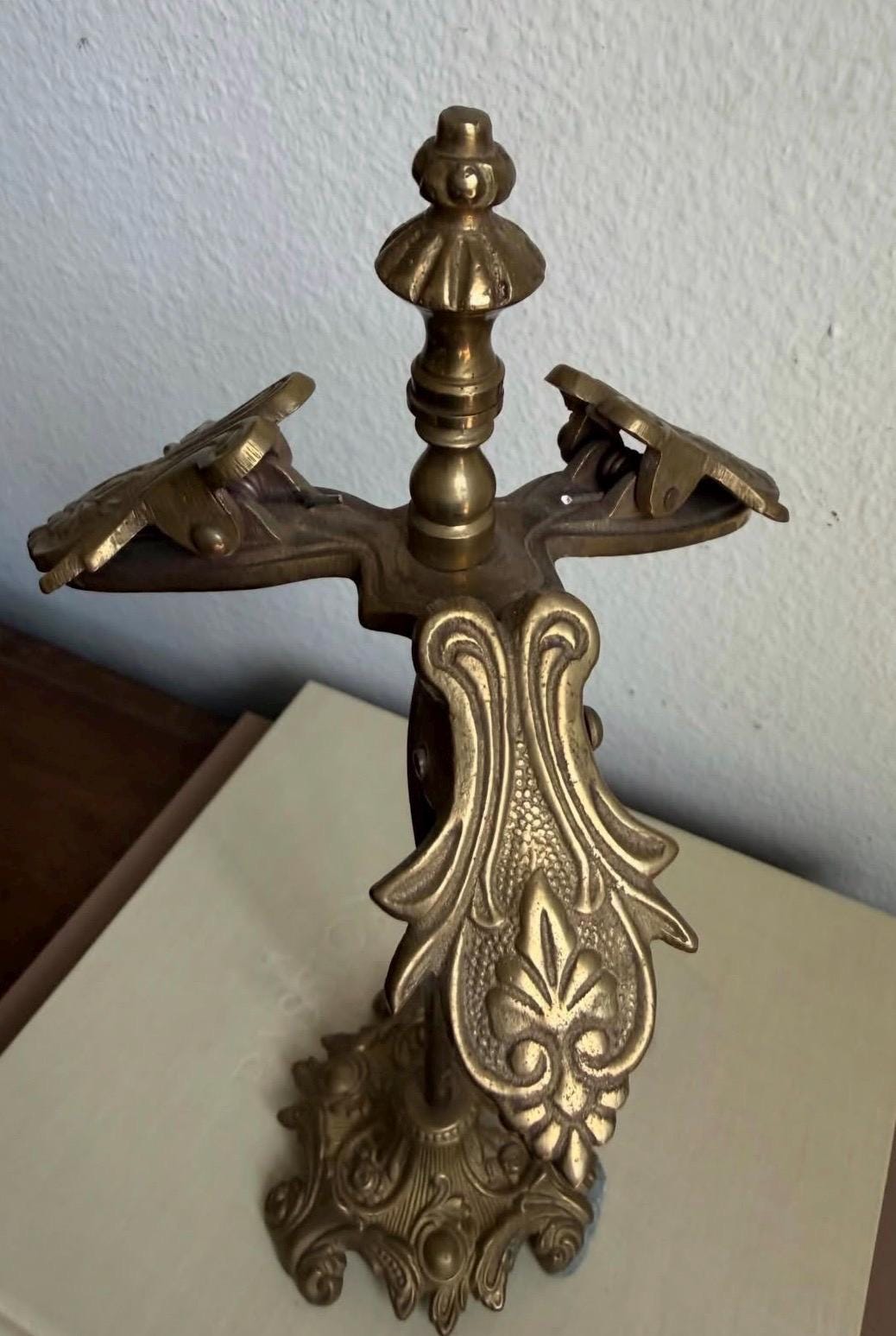 Vintage ornate brass clip stand // brass clip stand