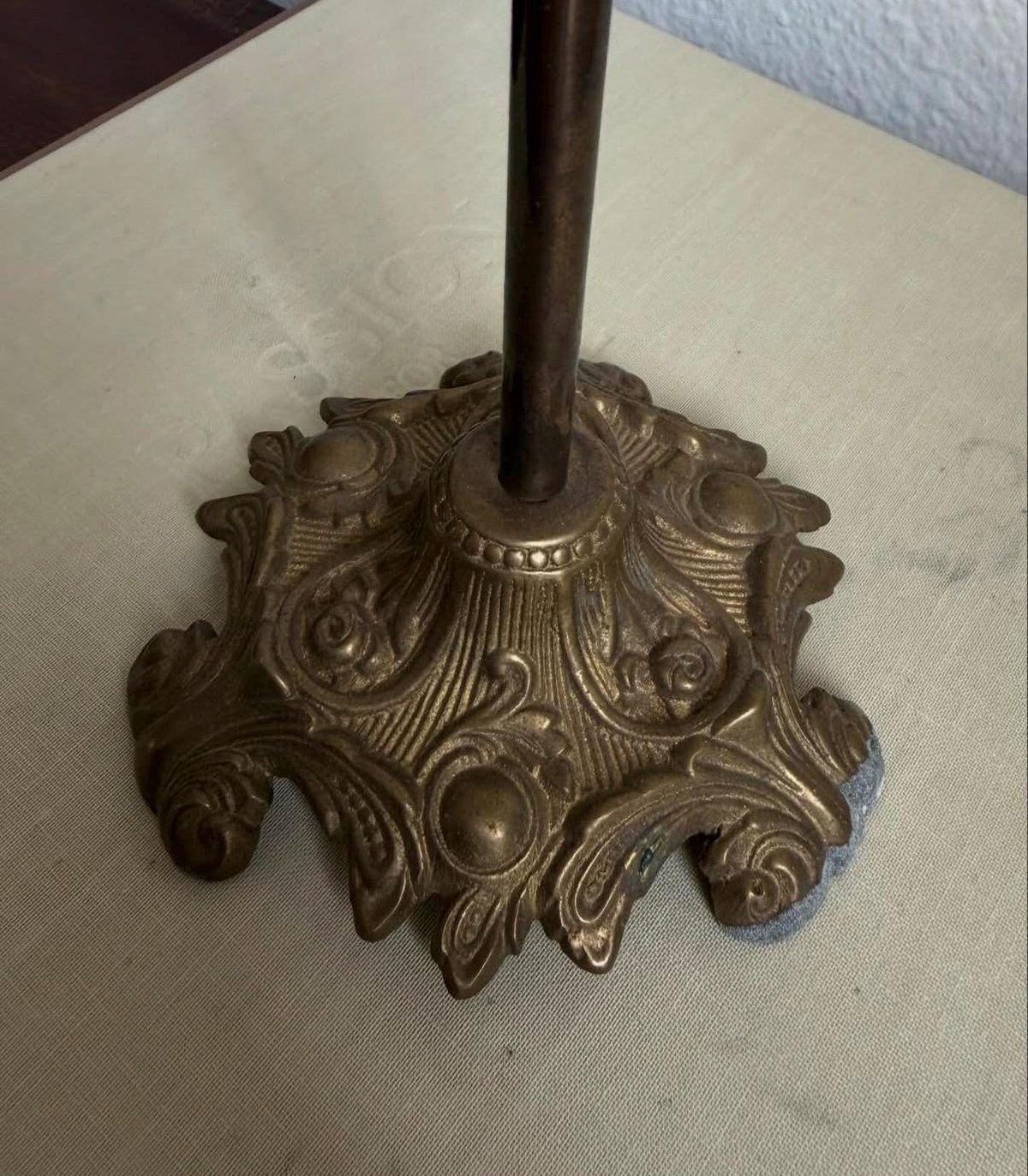 Vintage ornate brass clip stand // brass clip stand